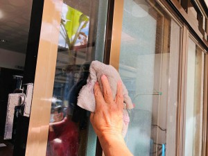 雑巾で拭き取り