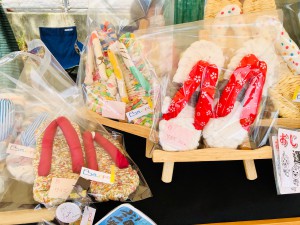 ゆんたく家 利用者さん作「布ぞうり」