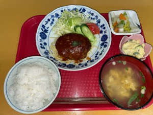 煮込みハンバーグ