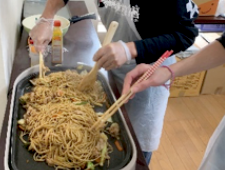 昼食作り（写真）